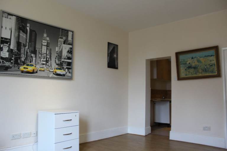 1 Bedroom Ground Floor Apartment LU13SS