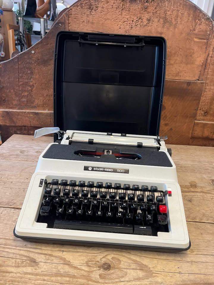  Vintage Silver Reed 500 Typewriter With Hard Case