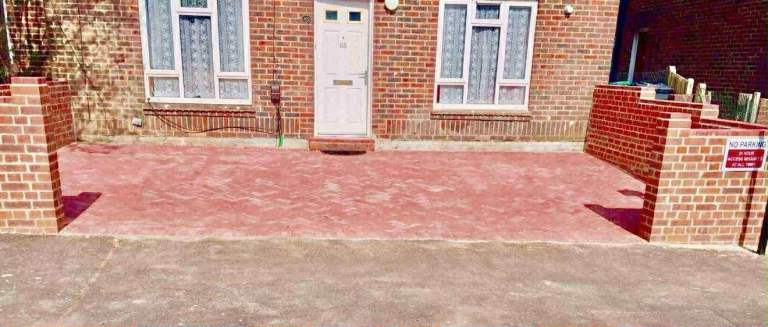 2 Bedrooms Ground Floor Flat With Private Driveway in Front and Private Rear Garden in Hove 