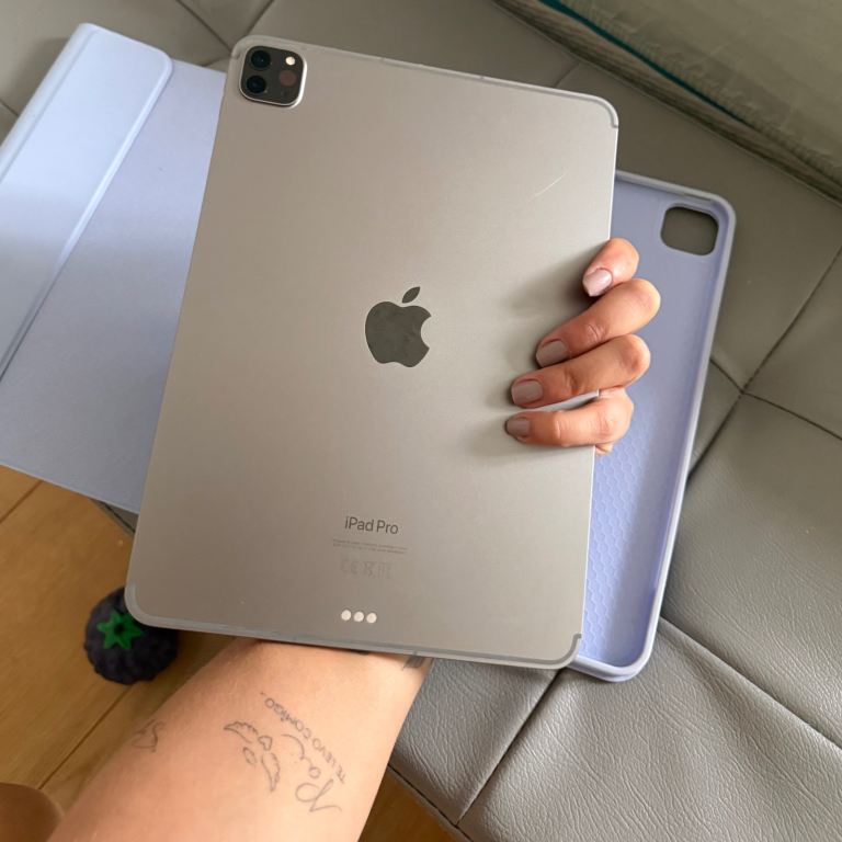 Apple iPad Pro 11” (2022) + Apple Pencil (2nd Gen) – Excellent Condition