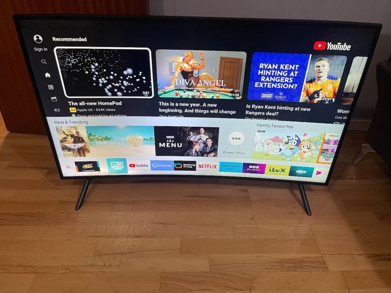 55 inches Samsung curved smart 4k tv in perfect condition 