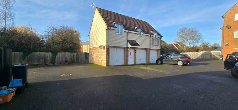 2 bedroom coach house 