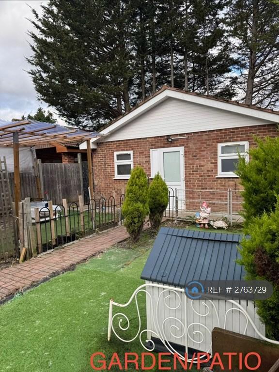 Studio flat in Burleigh Gardens, London, N14 (#2763729)