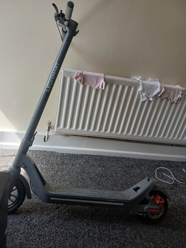 LEDISMART Electric Scooter – Multicoloured, Good Condition
