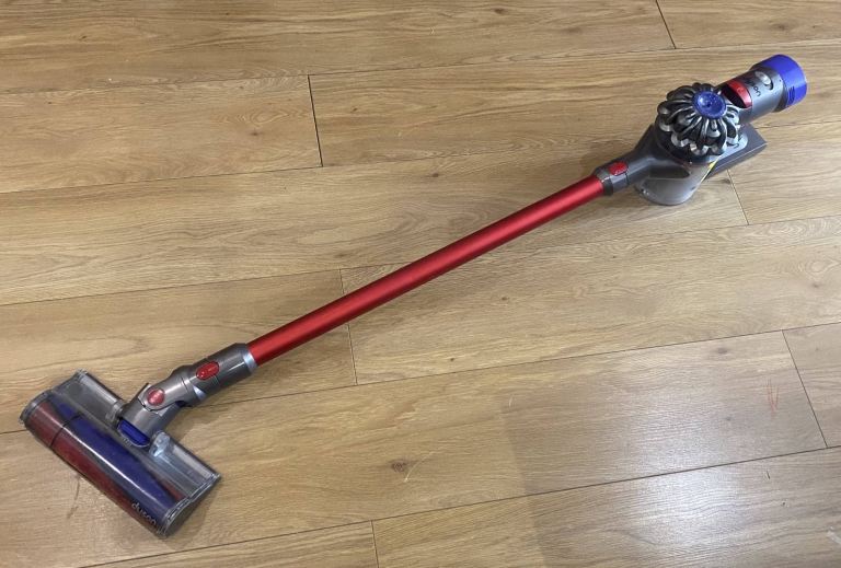 Dyson V8 Cordless Vacuum Cleaner – Spares or Repair / Untested