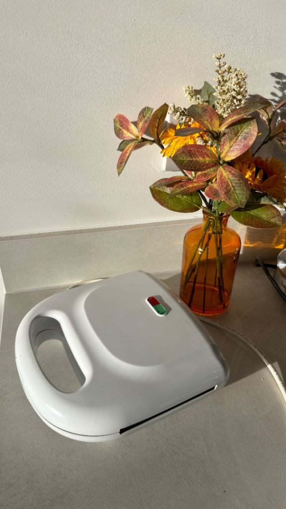 White Sandwich Toaster – Good Working Condition