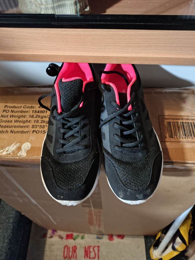Womans trainers size 7 colour black and pink 