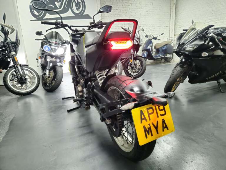 Husqvarna SVARTPILEN 401 2019