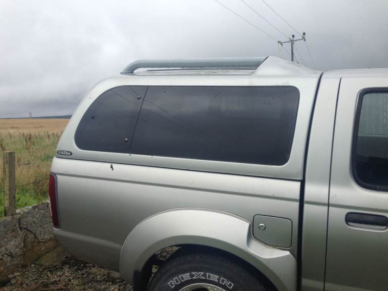 NISSAN NAVARA D22 02-06. SNUGTOP CANOPY D/CAB IN VGC DELIVERY AVAILABLE.