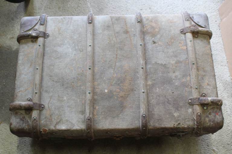 Vintage Travel Trunk / Suitcase – Rustic Charm