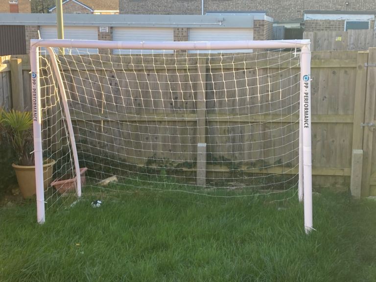 BRAND NEW 9ft x 6ft GARDEN FOOTBALL GOAL