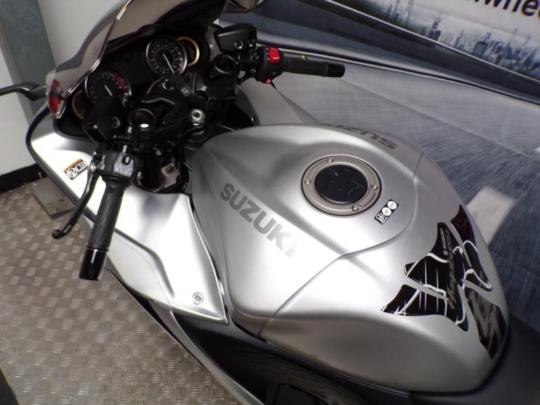 2021 SUZUKI GSX1300R HAYABUSA - 4001 MILES ONLY