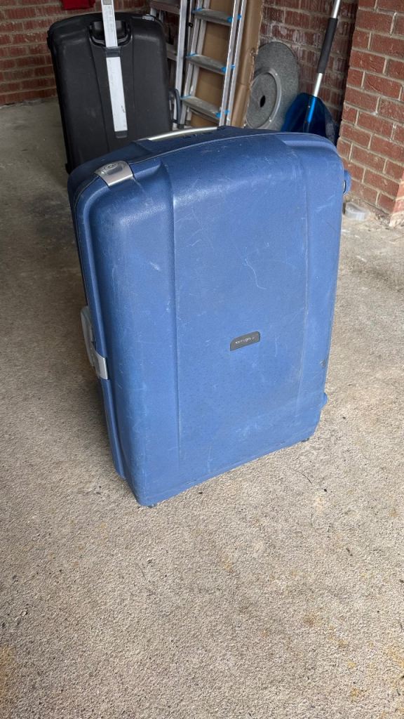 Samsonite hard suitcase