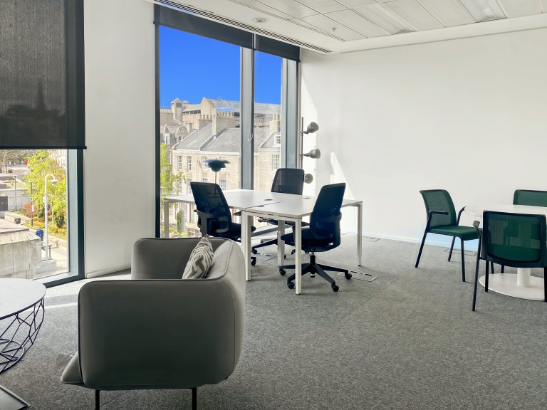 Aberdeen - AB10 1BL \ Fully Furnished Office for 3 Workstations