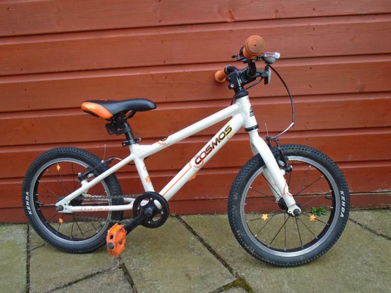 Carrera cosmos childs bike suit age 5 to 7 years, 16 inch wheels, lightweight frame, working order
