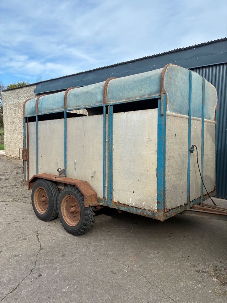 10ft 7 x 5 ft 8 Armour cattle trailer 