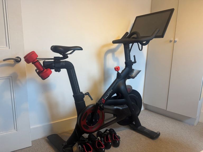 Peleton bike plus shoes (46 and 39)