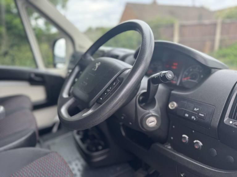 2020 Peugeot Boxer 2.0 BlueHDi 335 Built for Business Professional Crew Van 5dr Diesel Manual  PA...