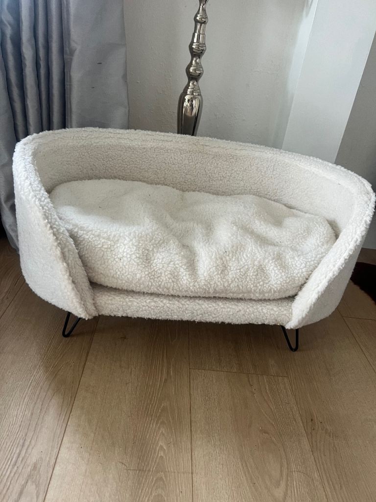 Dog bed on legs 