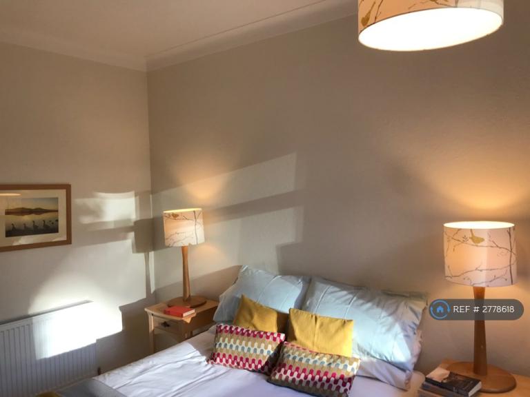 2 bedroom flat in Falcon Road West, Edinburgh, EH10 (2 bed) (#2778618)