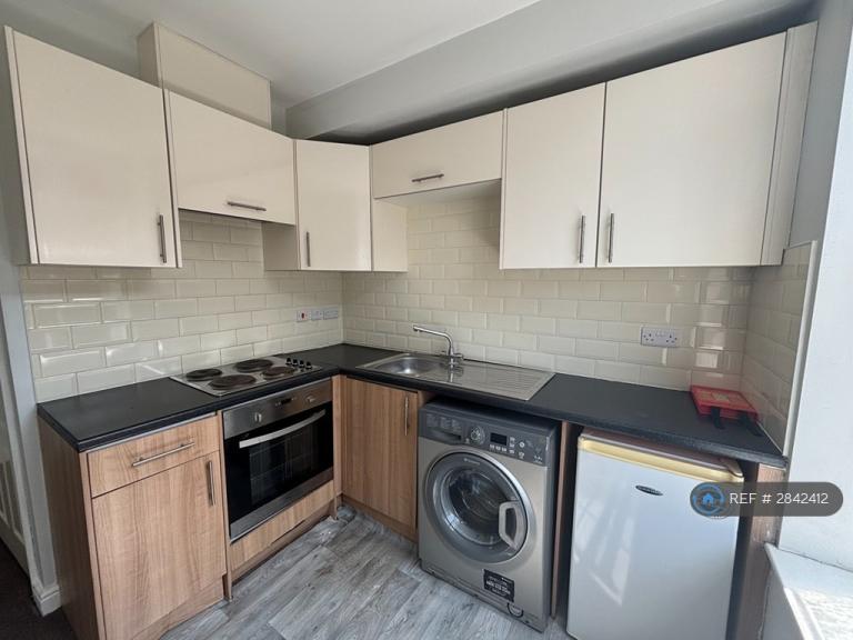 Studio flat in Cleveland Street, Doncaster, DN1 (#2842412)