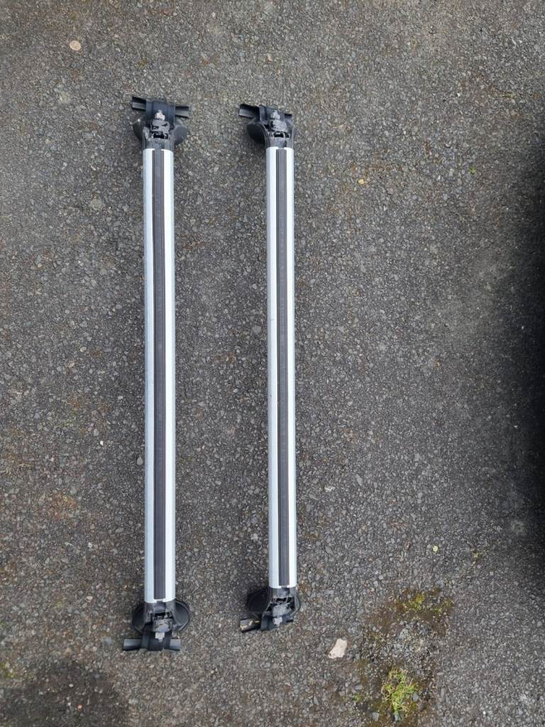 Pair of Silver Car Roof Bars – Good Condition