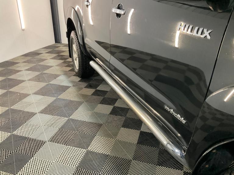 2011 Toyota Hilux 3.0 D-4D Invincible Pickup 4dr Diesel Auto 4WD (227 g/km, 171 bhp) Pick Up Dies...