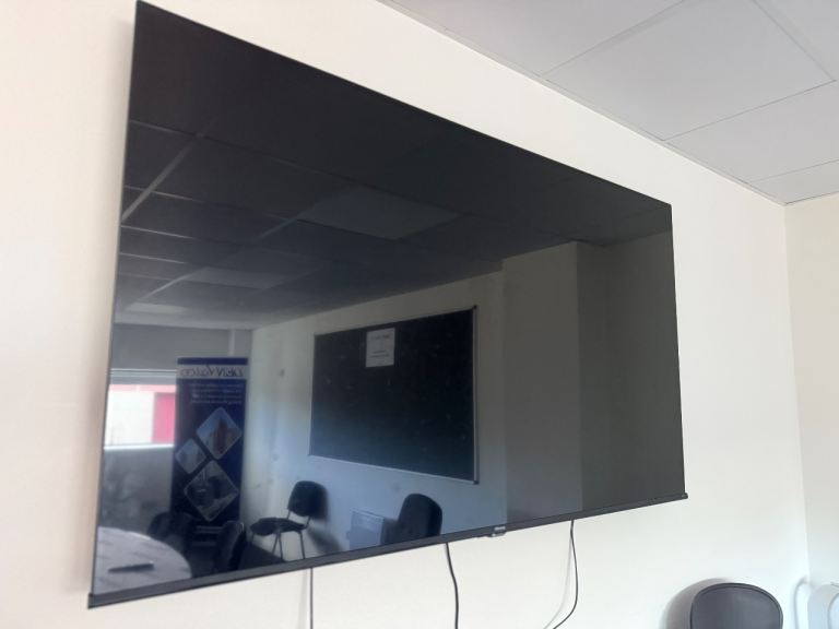 Hisense Smart TV with Remote – As Good As New