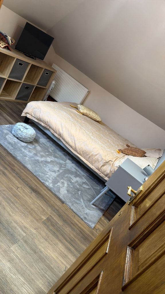 All inclusive. Shawlands. 2 luxury rooms suit 2 females 
