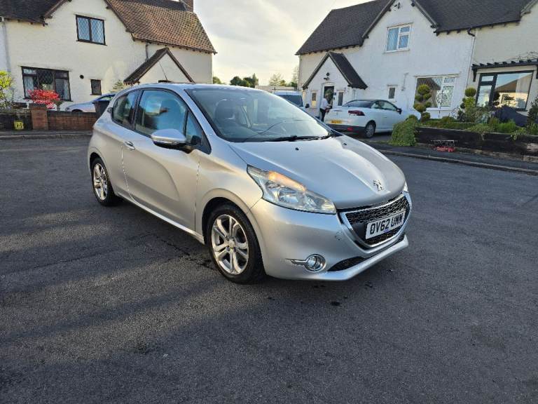 Peugeot, 208, Hatchback, 2012, Manual, 1199 (cc), 3 doors