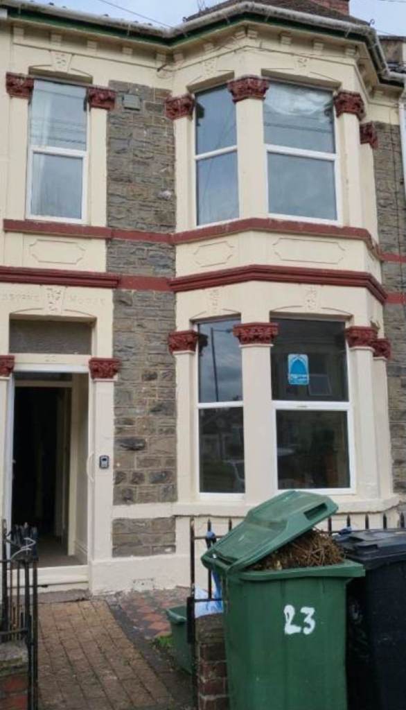 3 Bedrooms flat to rent 