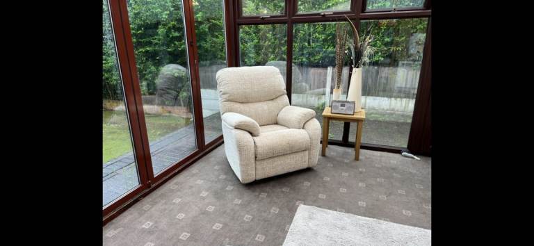 New Unused Barker & Stonehouse®️ Luxury Genuine Ivory Cream Leather Armchair RRP £899