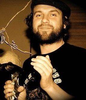 Looking for a Sh*t hot guitarist 