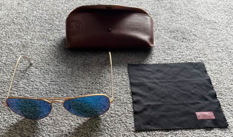 Genuine Ray-Ban RB3025 Aviator Matte Gold Frame Blue Flash Polarized Lenses Sunglasses Case & Cloth