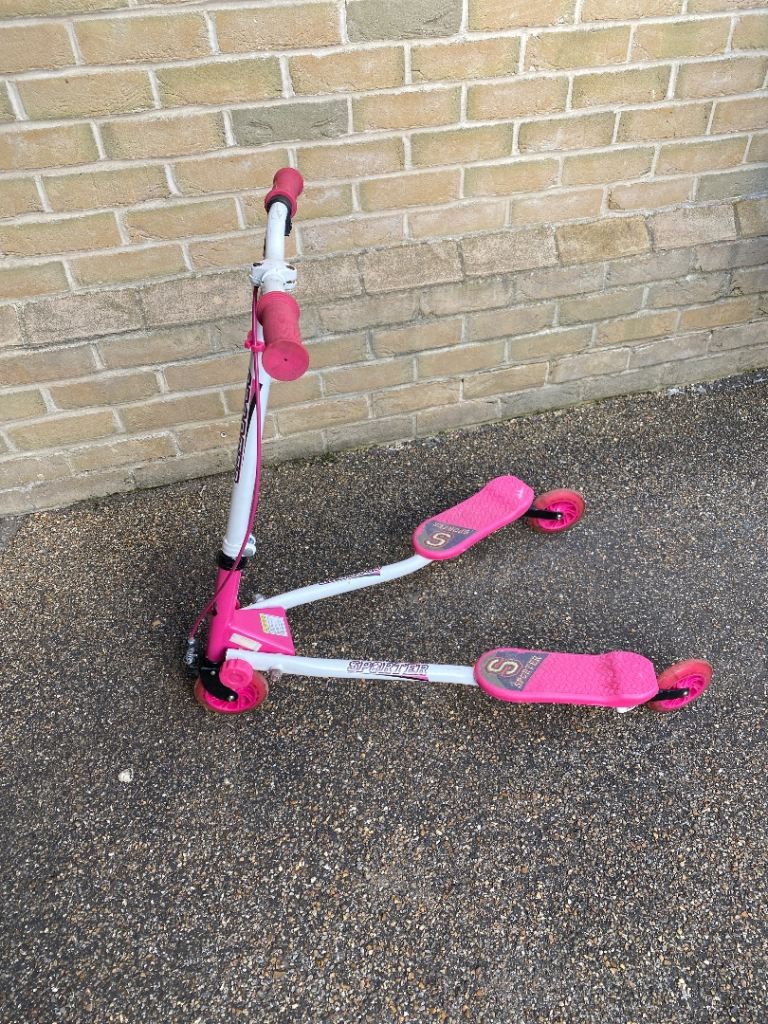 Girls wiggle scooter 