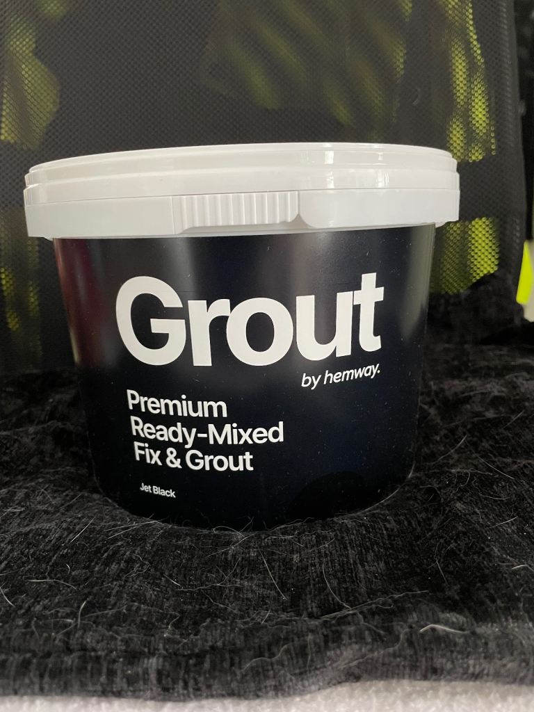 2.5L Ready Mixed Grout. Jet Black. Unopened.