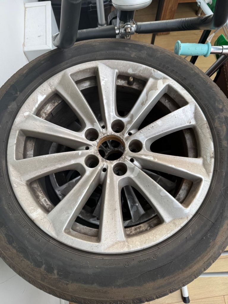 BMW f10/11 5x120 225 55 17R alloy wheels with tyres