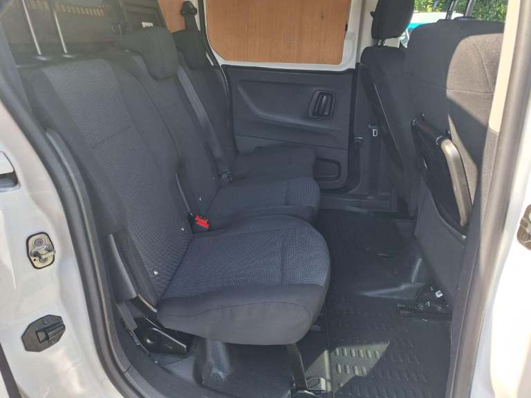 VAUXHALL COMBO 1.5 Turbo D 2300 Edition 5 seat crew combi van White Manual Diese