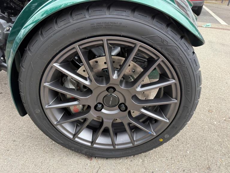 2025 Can-Am Spyder F3 Limited 1330cc 6 speed semiauto trike British Racing Green