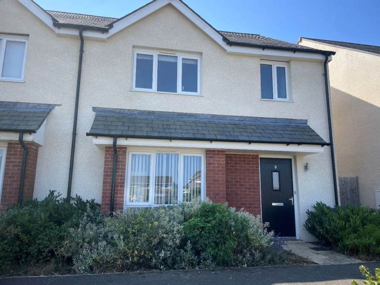 THREE DOUBLE BEDROOM SEMI DETACHED HOUSE, KINGSTEIGNTON, NEWTON ABBOT