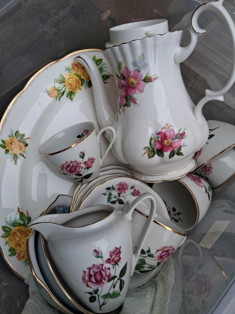 Mixed tea sets