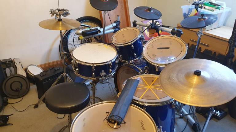 Hybrid Electronic Drum Kit – 3 E-Cymbals + Amp, Real Hi-Hats & Crash (Remo heads), Extras