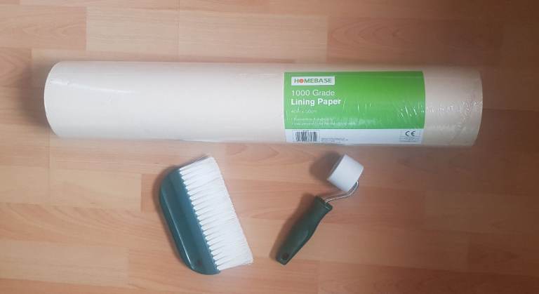 NEW Wallpaper Lining Paper with Brush and Roller