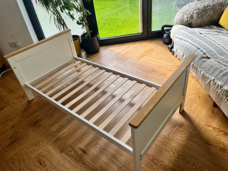 Cot bed 