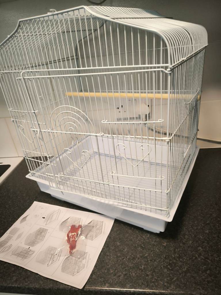 Brand new white metal beautiful strong small birds canarie budgie finch cage crate £30.00!