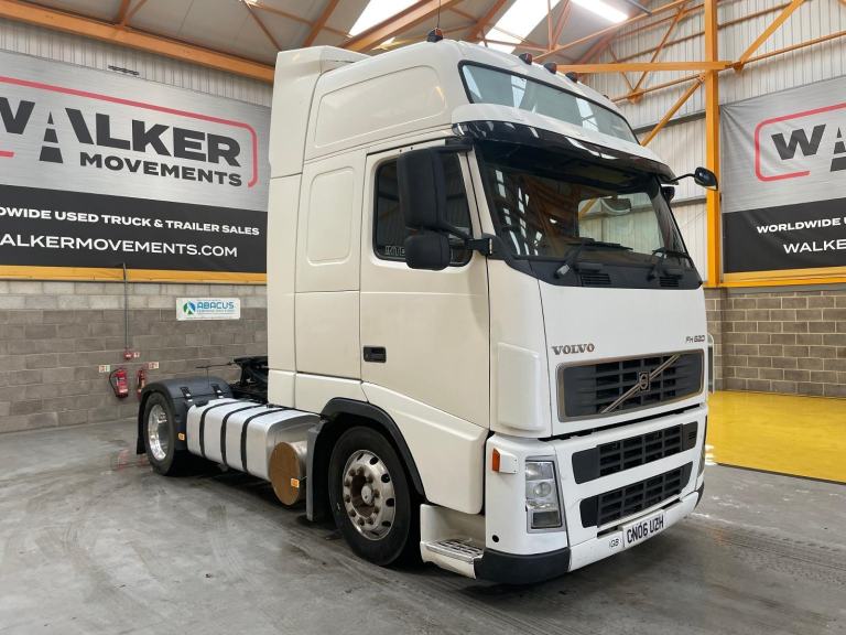 VOLVO FH520 LOW RIDE GLOBETROTTER XL 4X2 TRACTOR UNIT - 2006 - CN06 UZH