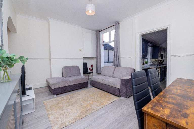 Three-bedroom Terraced House to Let