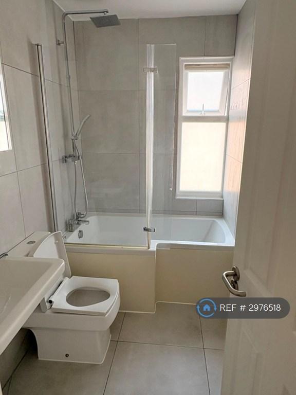 4 bedroom house in Blenheim Road, Reading, RG1 (4 bed) (#2976518)