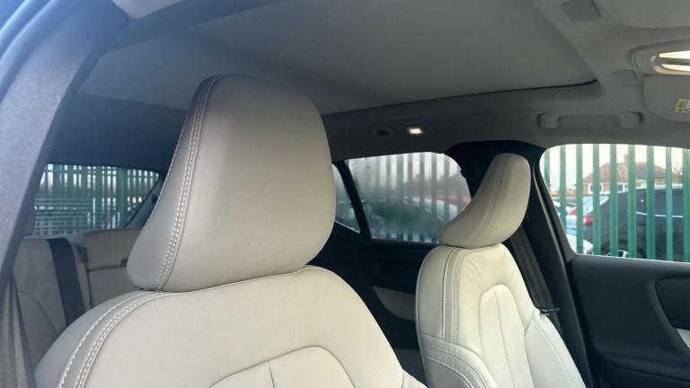  Volvo XC40 2.0 B4 MHEV Ultra Bright DCT Auto Euro 6 (s/s) 5dr Petrol/Electric Hybrid Automatic