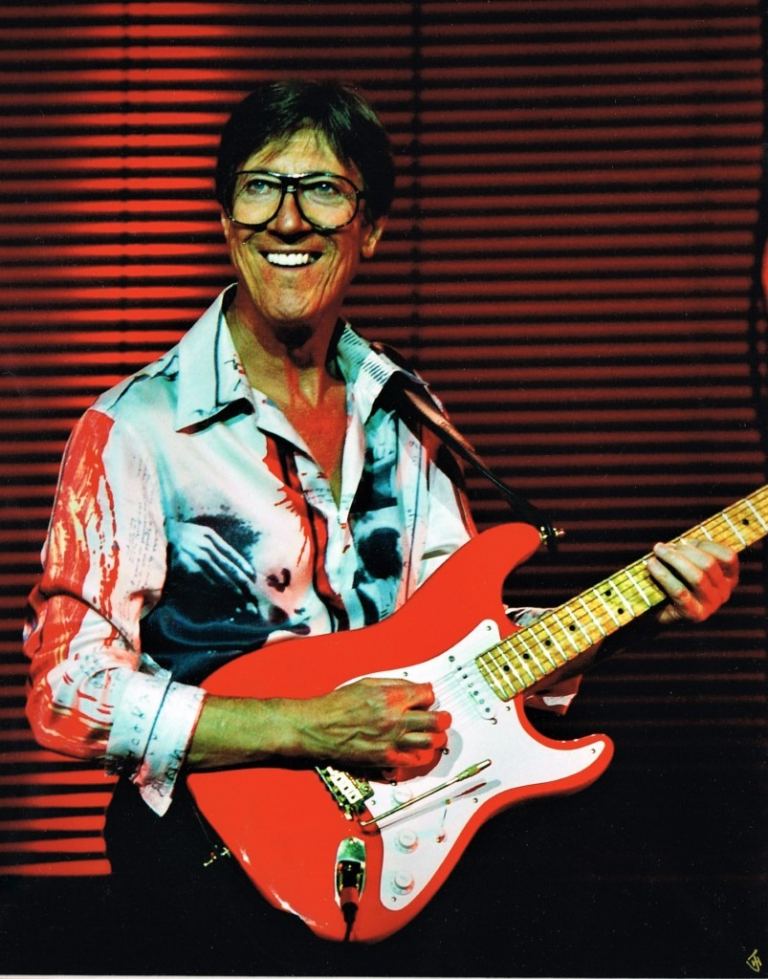 GUITAR TUITION IN YOUR OWN HOME BY TOP PRO FRIENDLY TEACHER, EASY AND FUN, GUARANTEED RESULTS!